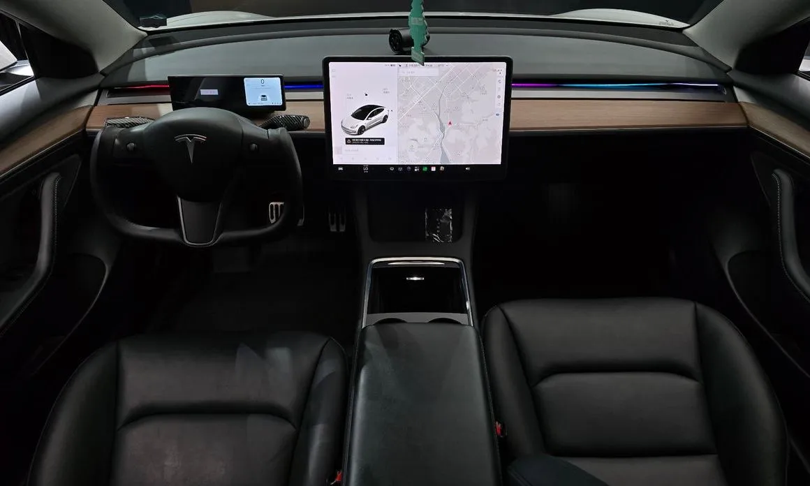 Tesla Model 3 — фото 9
