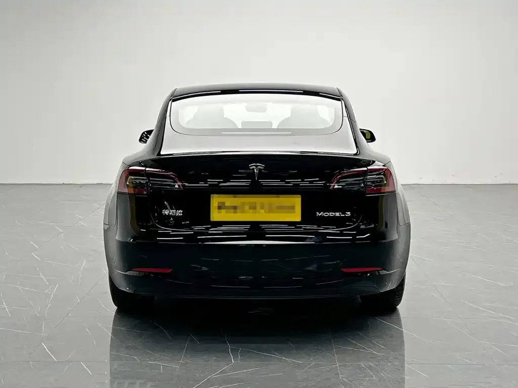 Tesla Model 3 — фото 9
