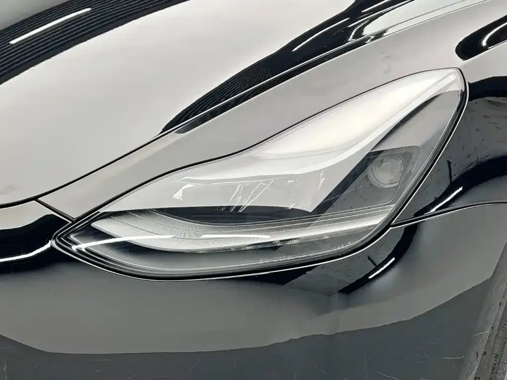 Tesla Model 3 — фото 10