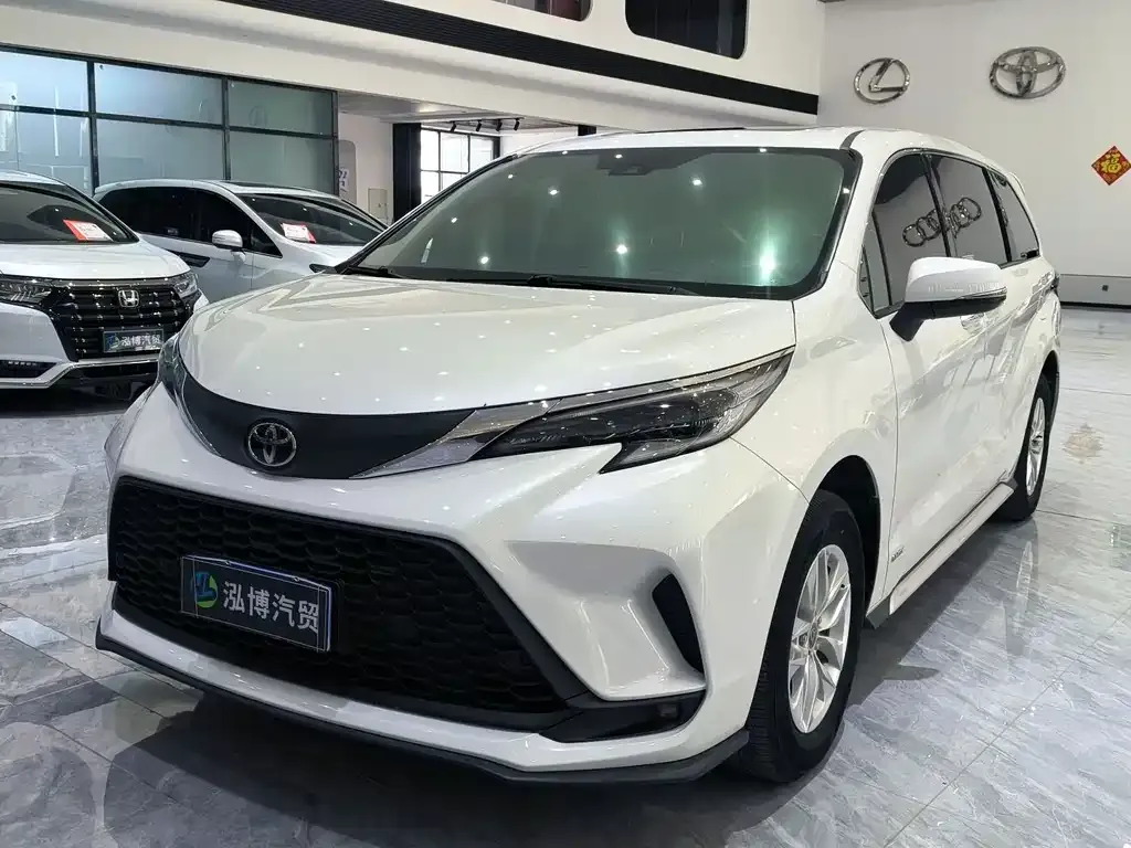 Toyota Granvia — фото 1