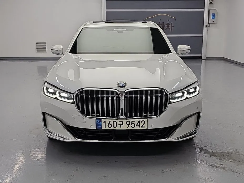 BMW 7-Series — фото 1