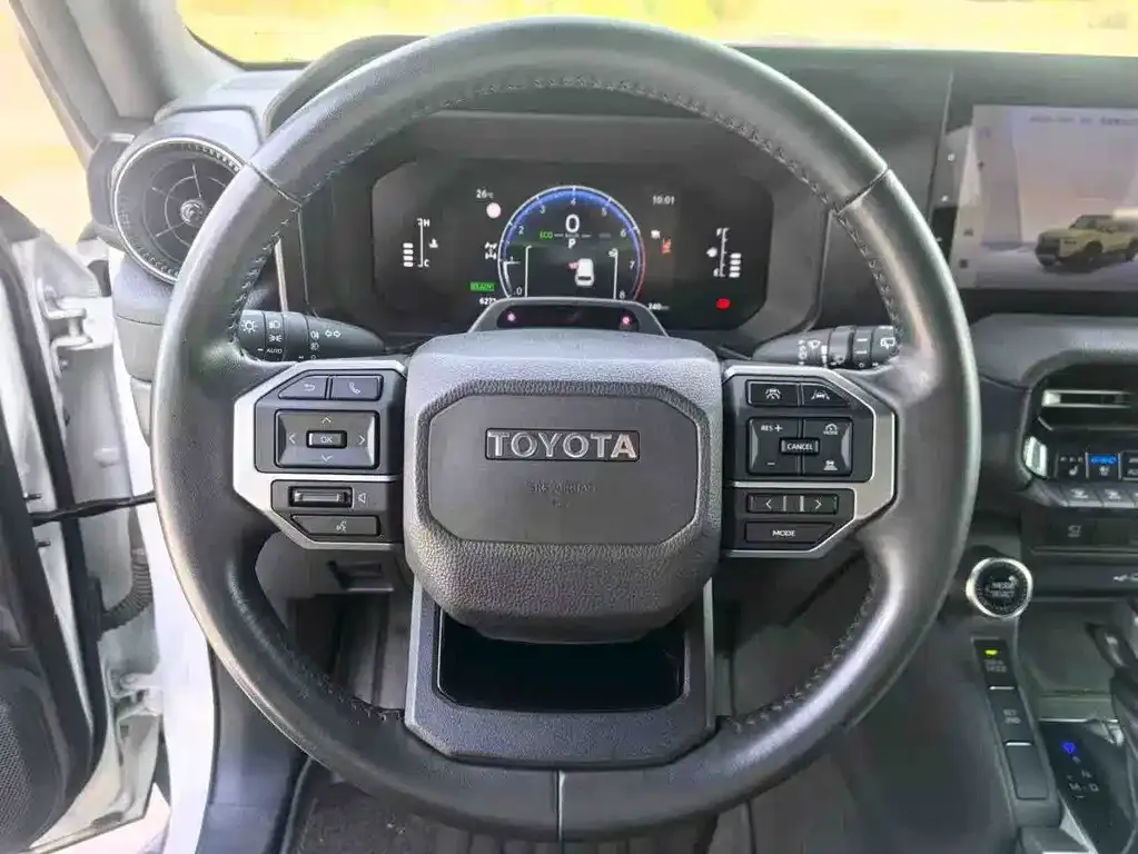 Toyota Prado — фото 7
