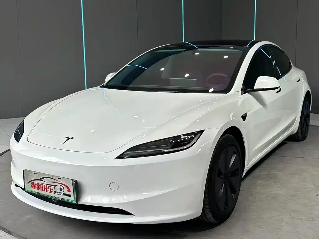 Tesla Model 3 — фото 1