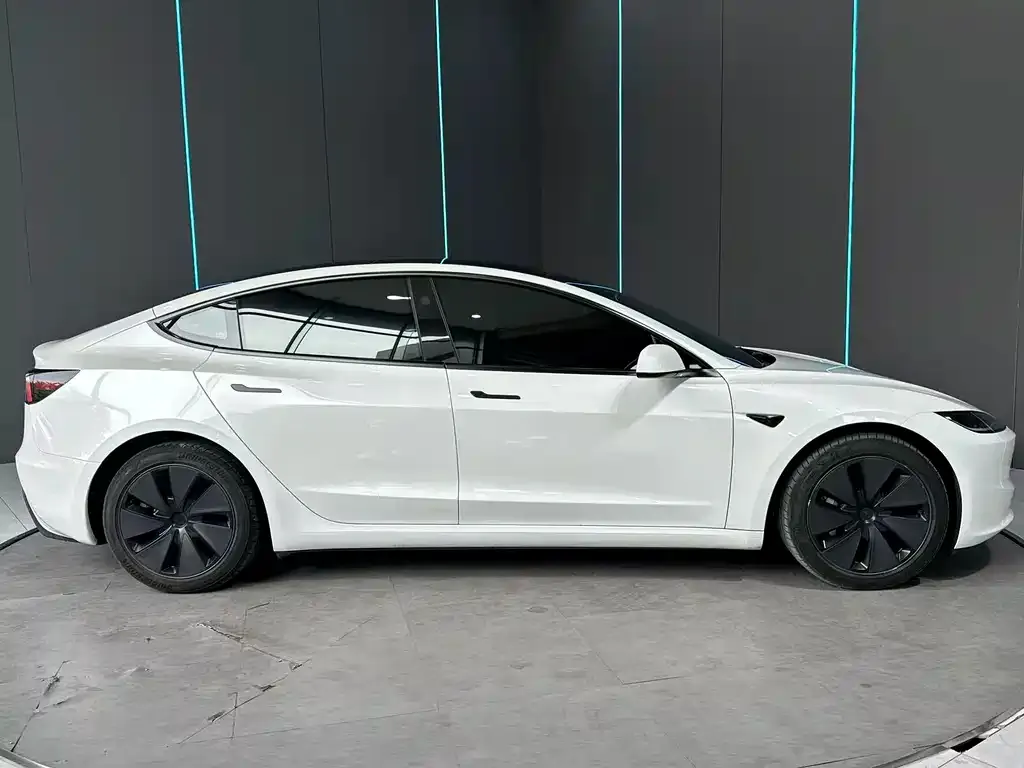Tesla Model 3 — фото 3