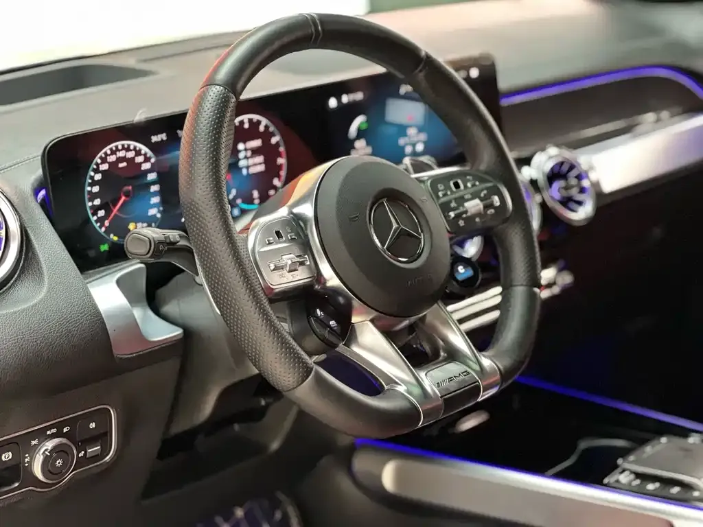 Mercedes-Benz GLB AMG — фото 8