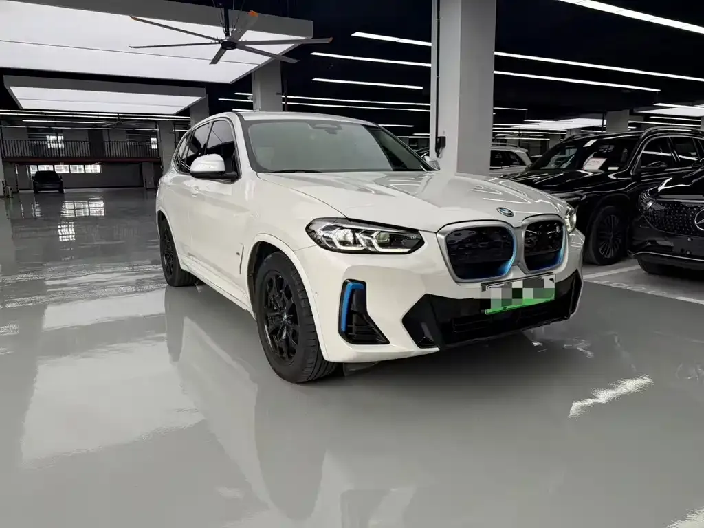 BMW iX3 — фото 3
