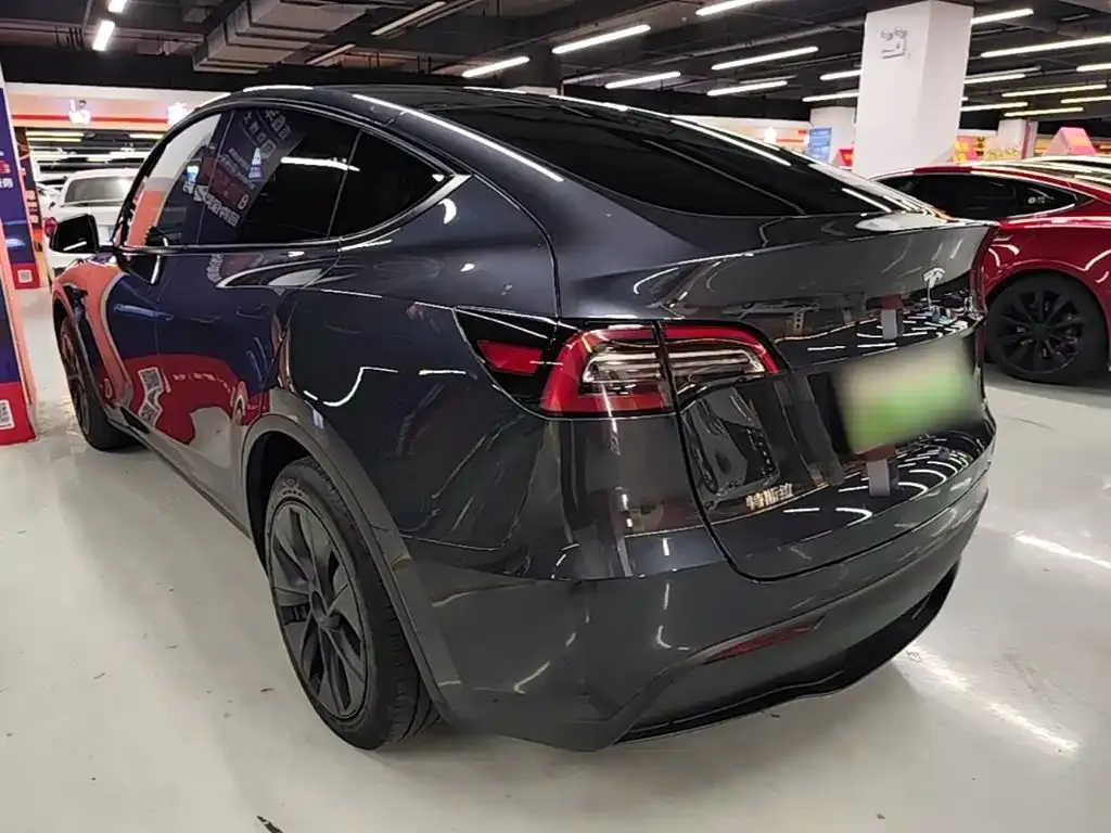 Tesla Model Y — фото 6