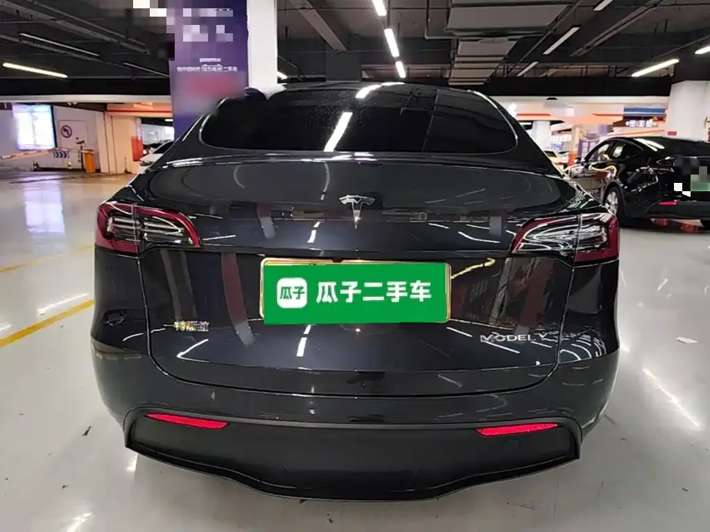 Tesla Model Y — фото 10