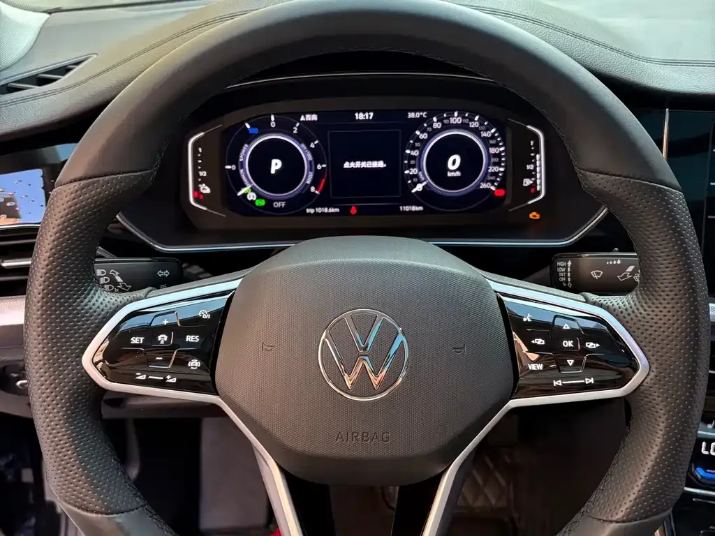 Volkswagen Passat PHEV — фото 9