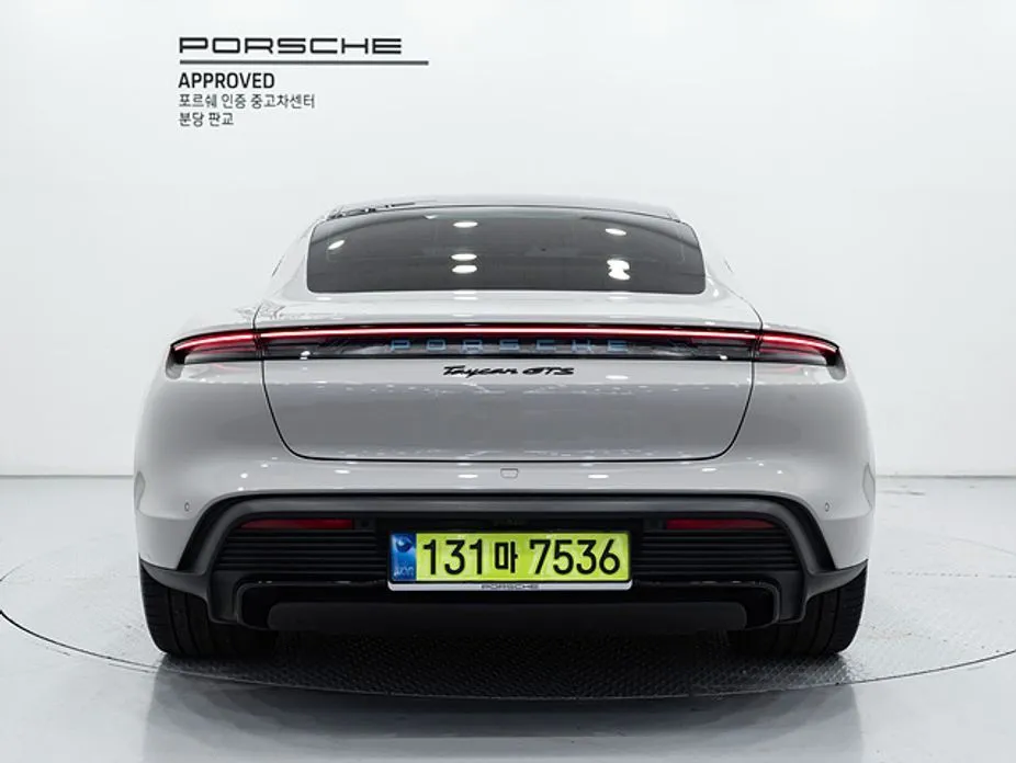 Porsche Taycan — фото 9