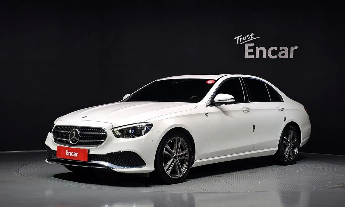Mercedes-Benz E-Class — фото 1
