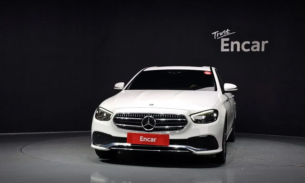 Mercedes-Benz E-Class — фото 2
