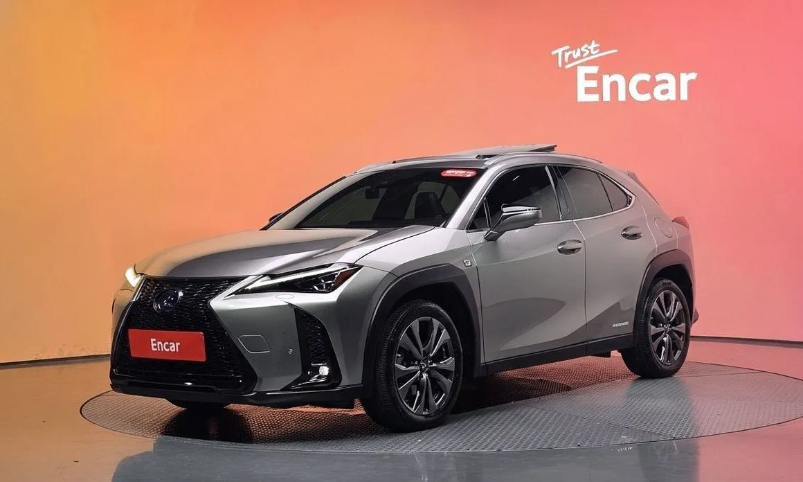 Lexus UX — фото 1