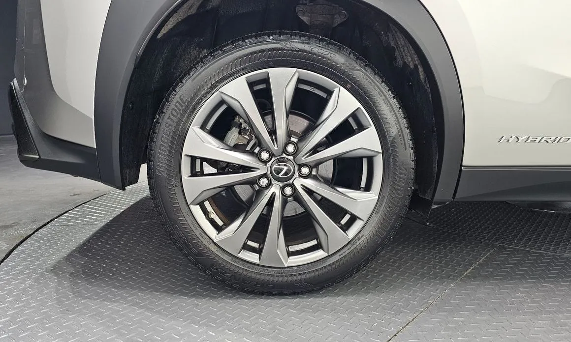 Lexus UX — фото 9