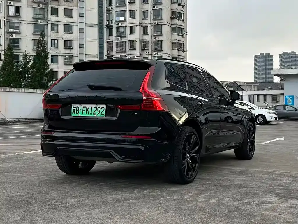 Volvo XC60 PHEV — фото 10
