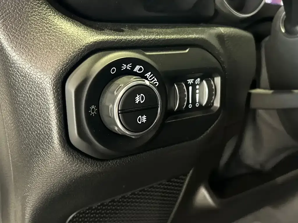 Jeep Wrangler — фото 9