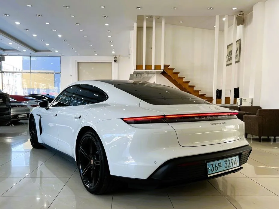 Porsche Taycan — фото 6