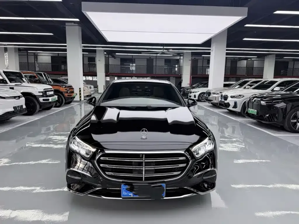 Mercedes-Benz E-Class — фото 1