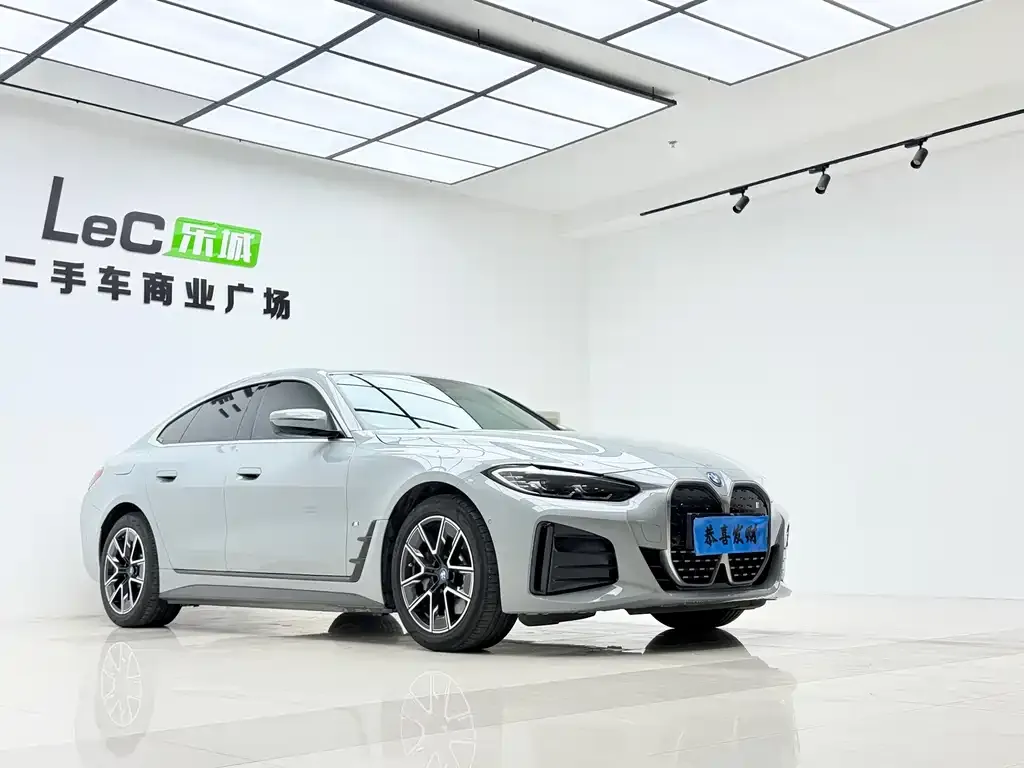 BMW i4 — фото 7