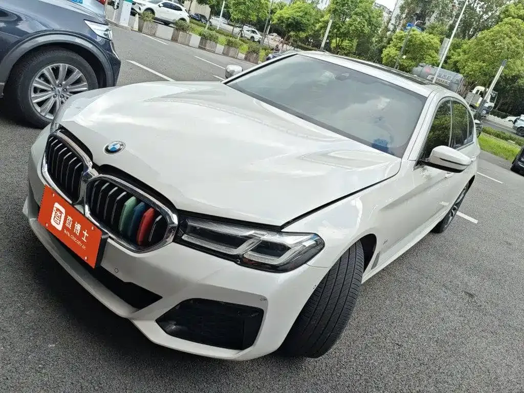 BMW 5 Series — фото 1
