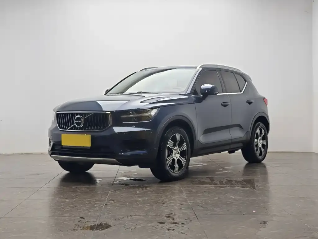 Volvo XC40 — фото 1