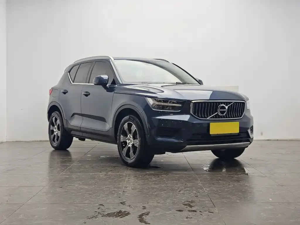 Volvo XC40 — фото 9