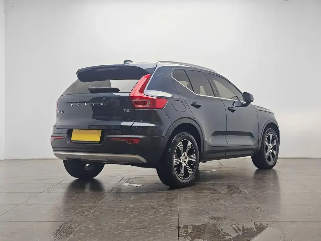 Volvo XC40 — фото 6