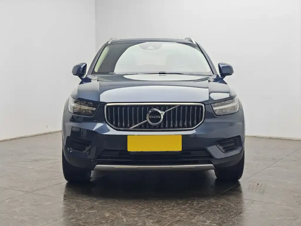 Volvo XC40 — фото 10