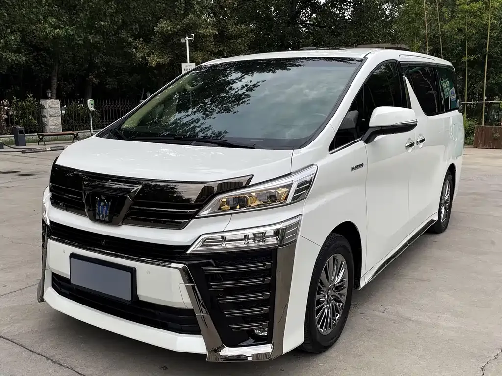 Toyota Vellfire — фото 1