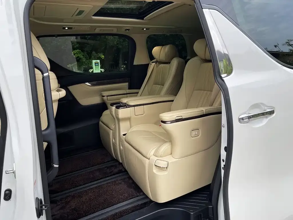 Toyota Vellfire — фото 4