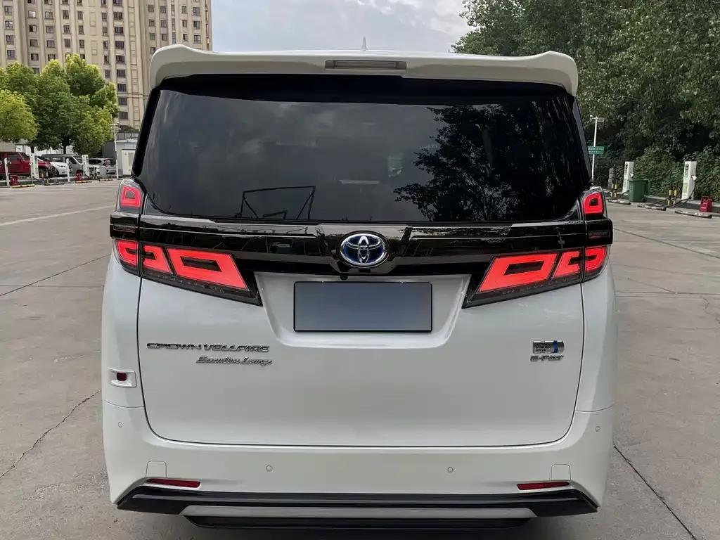 Toyota Vellfire — фото 9