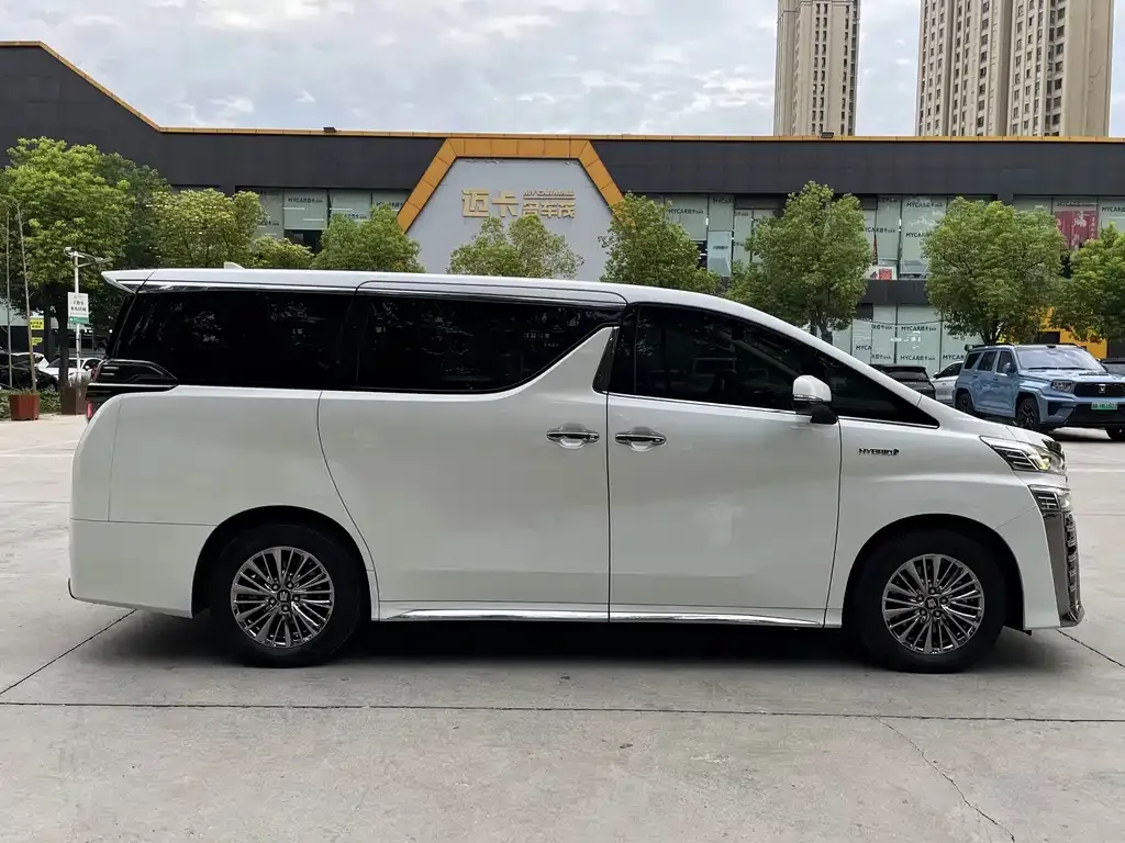 Toyota Vellfire — фото 2