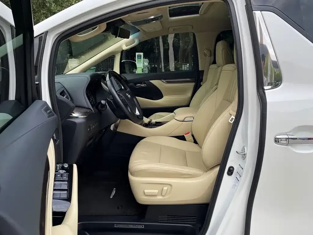 Toyota Vellfire — фото 3