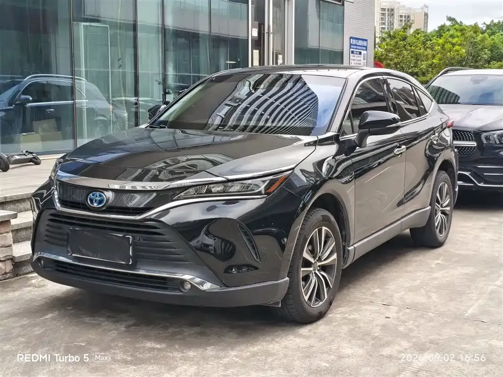 Toyota Harrier — фото 1