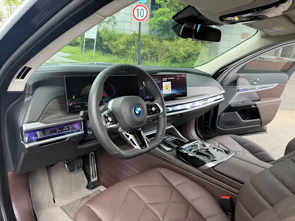 BMW i7 — фото 3