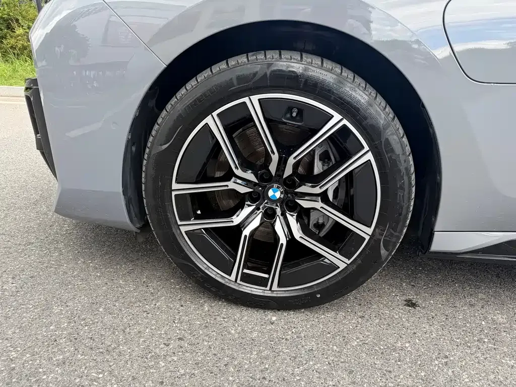 BMW i7 — фото 6