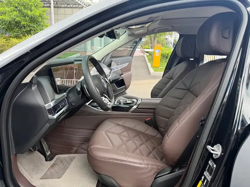 BMW i7 — фото 2