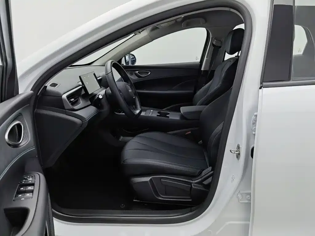 BYD Seal 05 DM-i — фото 6