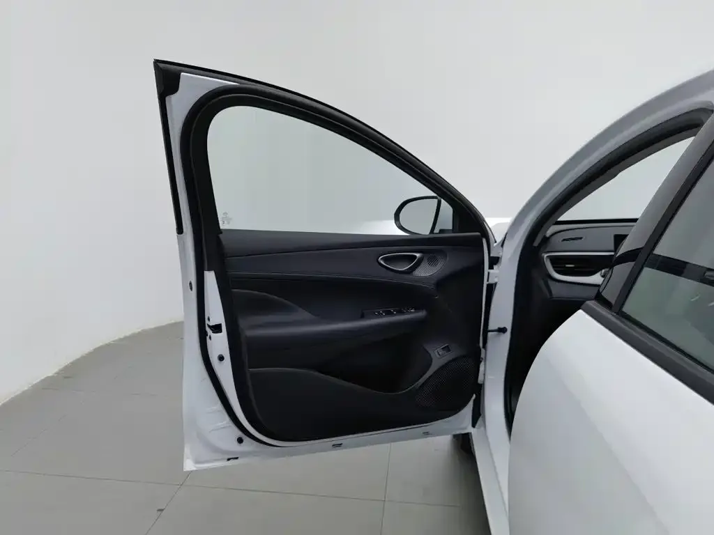 BYD Seal 05 DM-i — фото 8