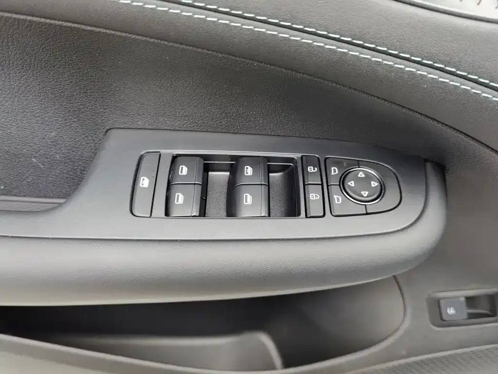 BYD Seal 05 DM-i — фото 10