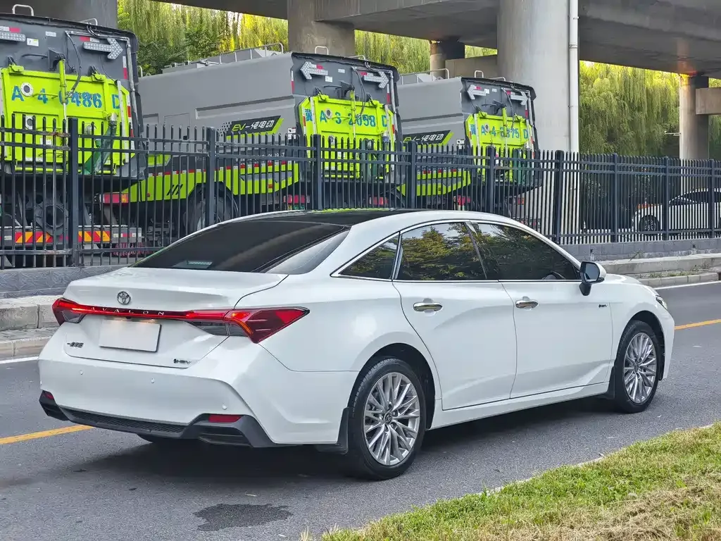 Toyota Avalon — фото 10