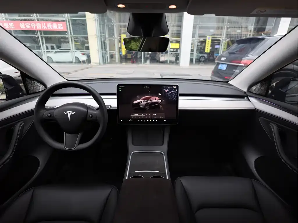 Tesla Model Y — фото 4
