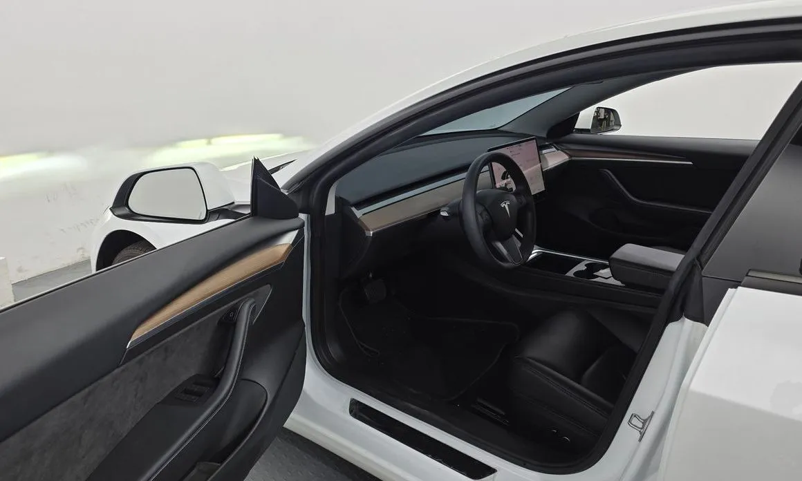 Tesla Model 3 — фото 4