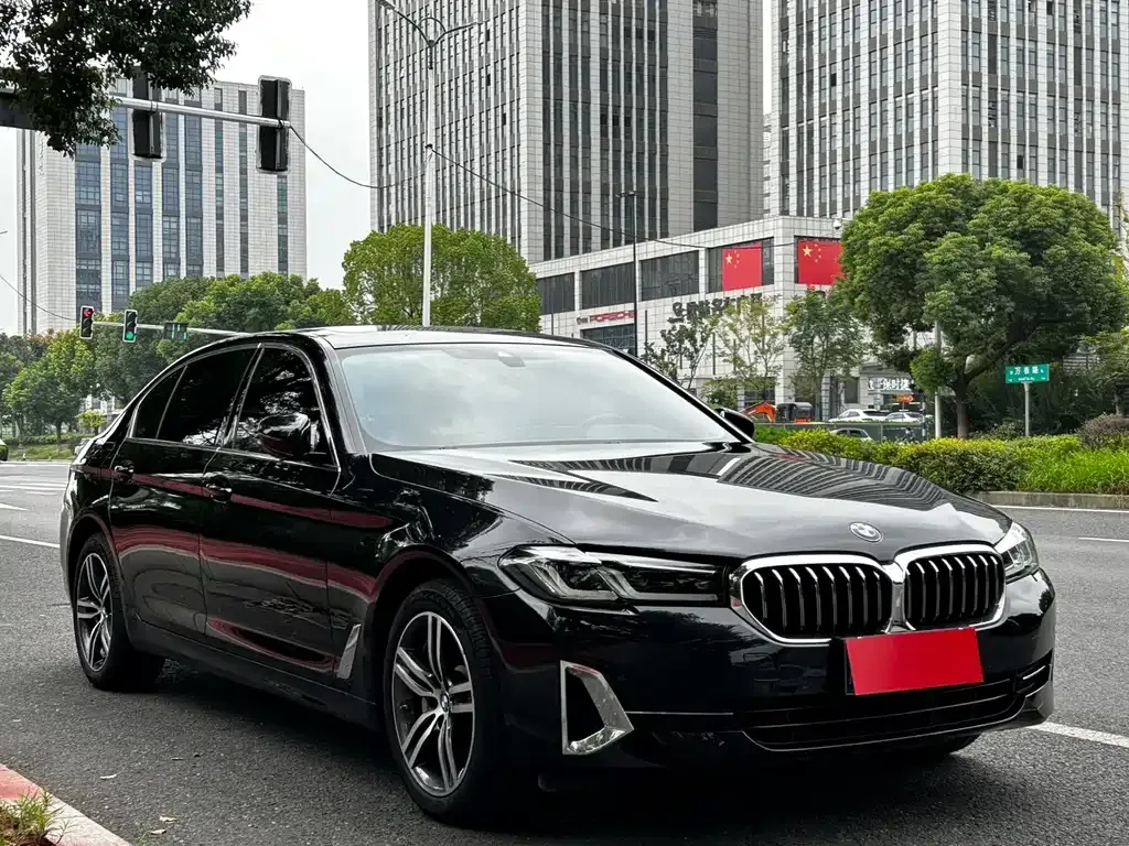 BMW 5 Series — фото 10