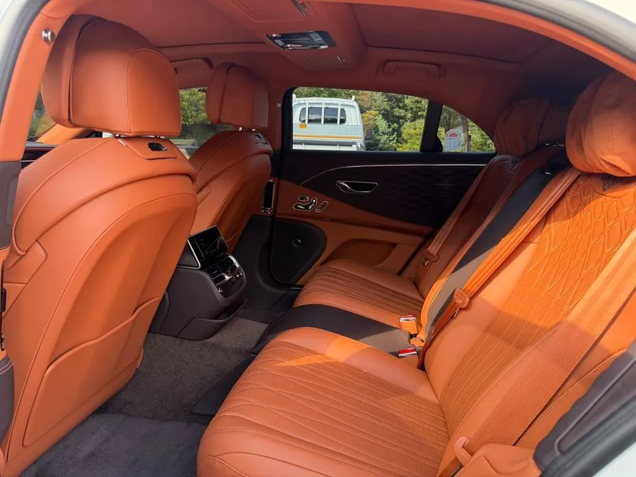Bentley Flying Spur — фото 6