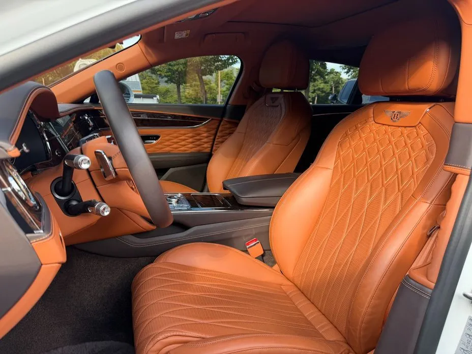 Bentley Flying Spur — фото 2
