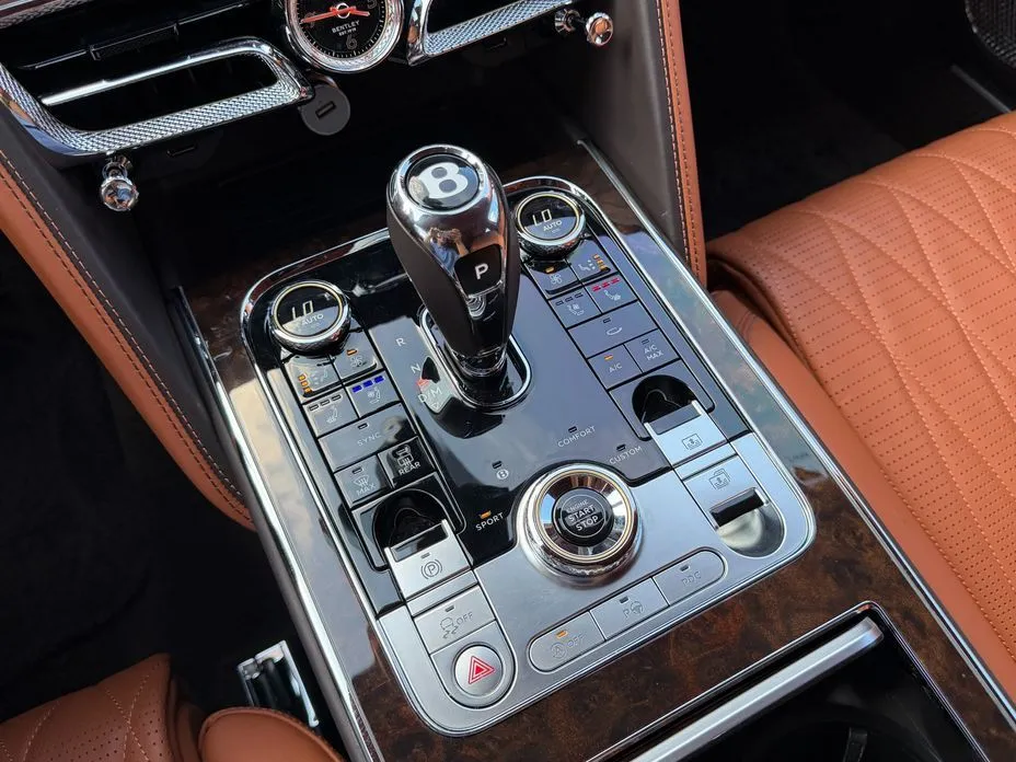 Bentley Flying Spur — фото 9