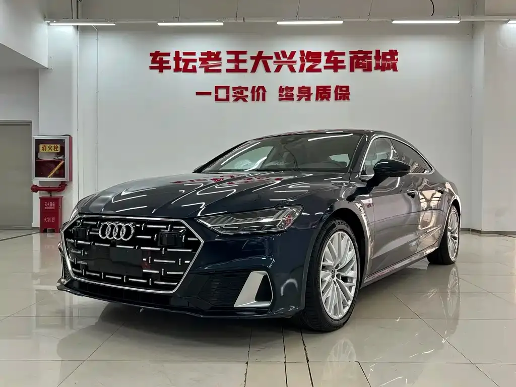 Audi A7L — фото 1