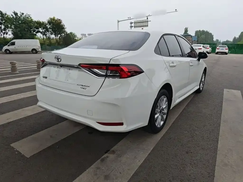 Toyota Corolla — фото 10