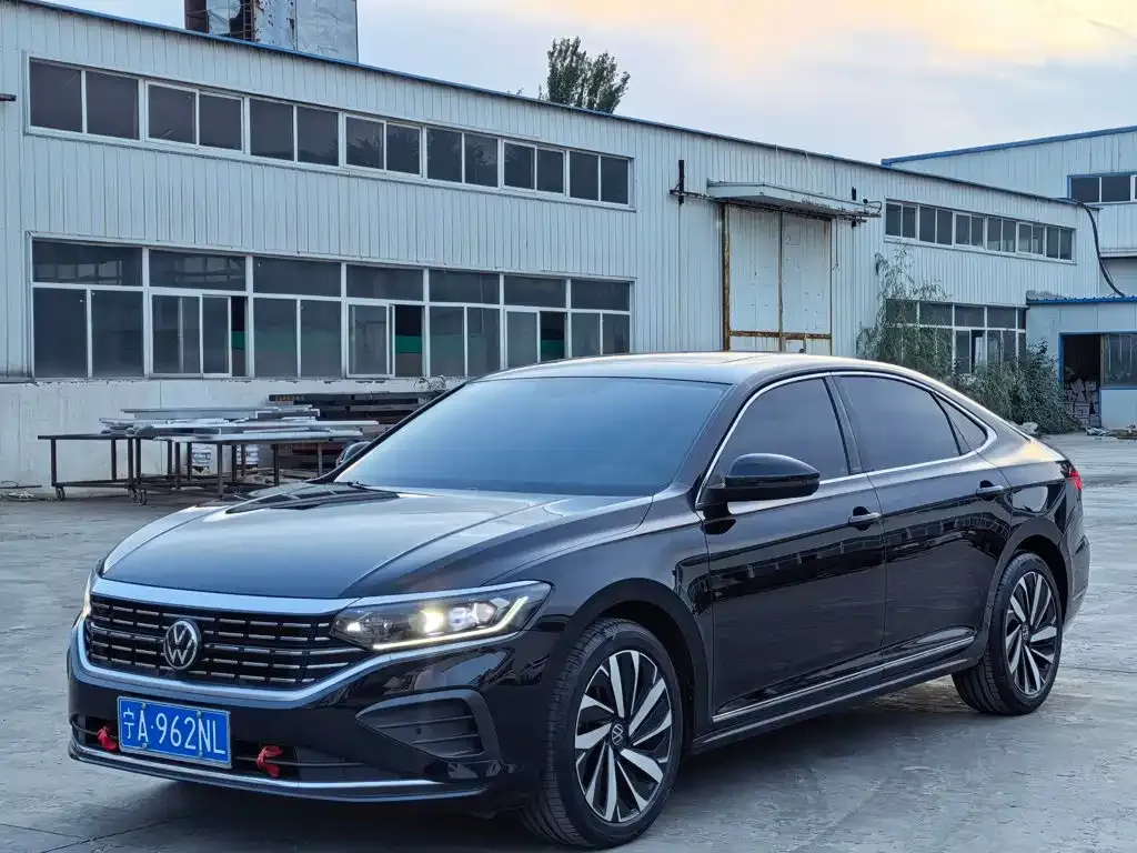 Volkswagen Passat — фото 1